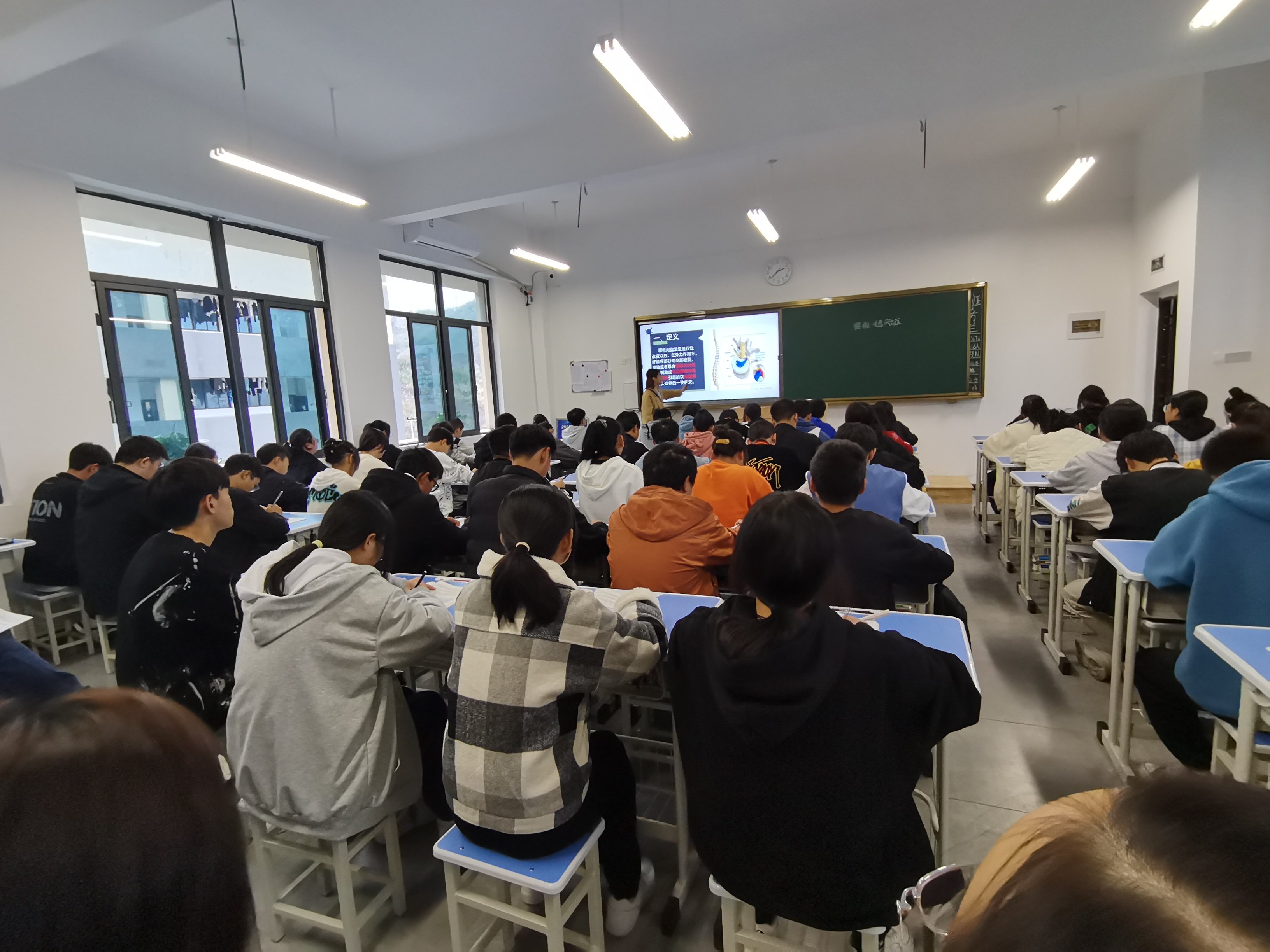 11.11三峡卫校：重庆市医药卫生学校与开云kaiyun体育开展校际交流活动1.jpg